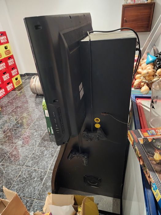 Máquina Arcade Multijogos com Ecrã LG – 150€