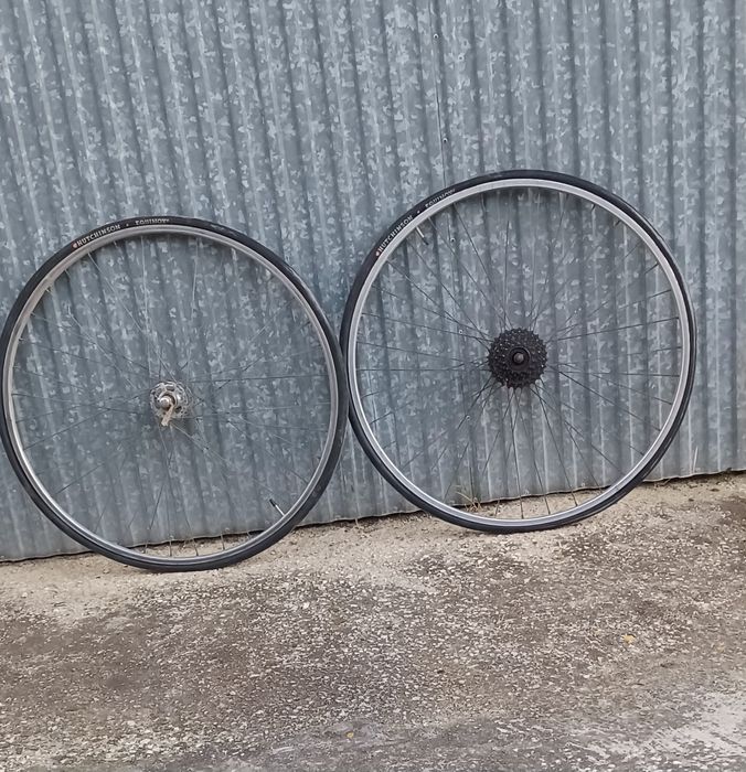 Vendo estas duas rodas de bicicleta