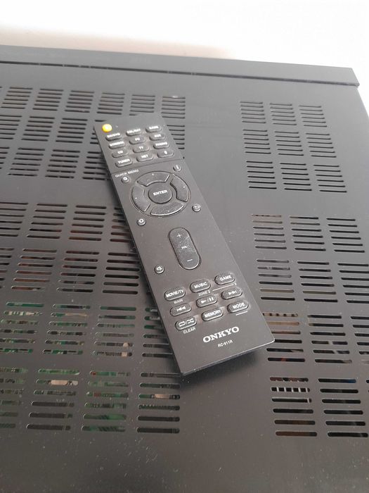 Amplituner Onkyo TX-NR686 + pilot