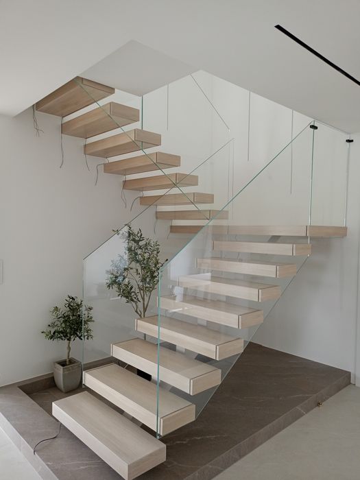 Stopnie dębowe z litego drewna