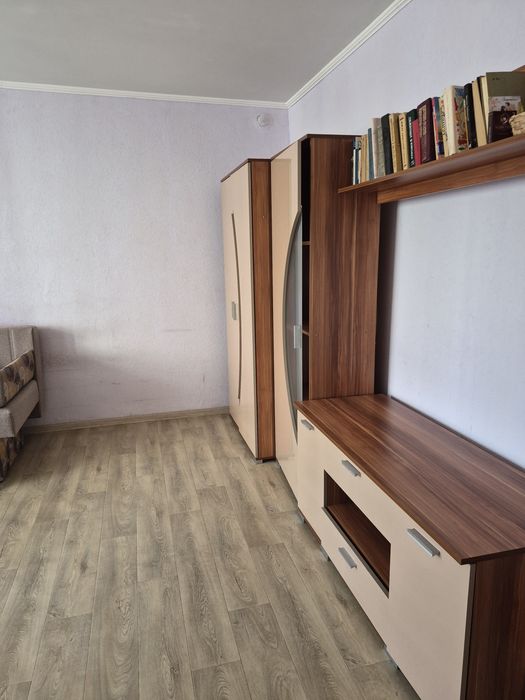 Продам 1 кімнатну Заливна, меблі,  техніка.