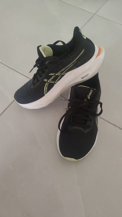 Ténis da ASICS. Bom estado