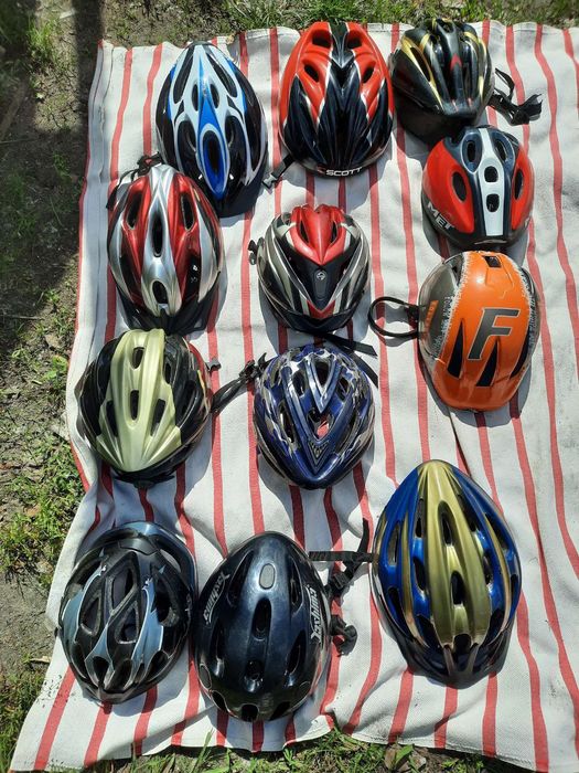 Шоломы дитячі та дорослі