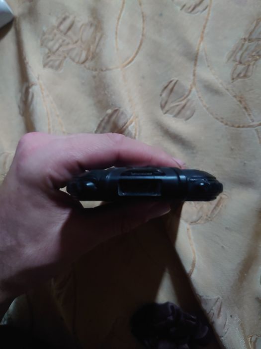 Продам хороший захисний телефон