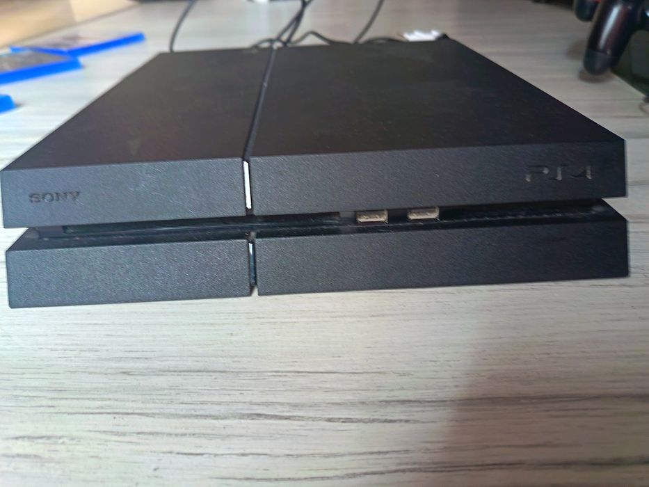 Ps4 z  dwoma padami i grami