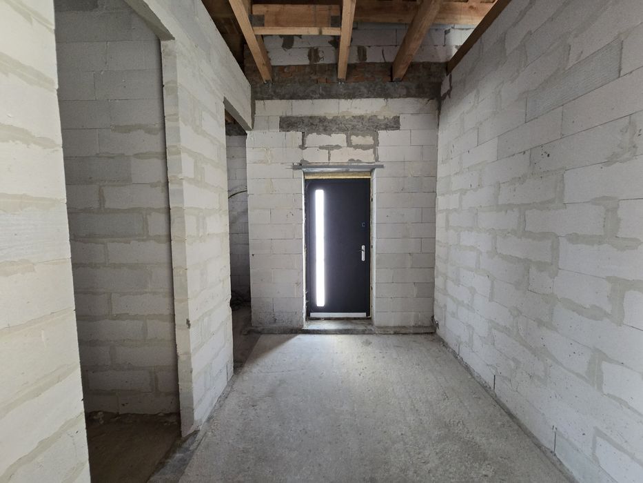 Будинок 1 поверх 135 м2 8 соток землі 4 паркомісця с. Іванковичі