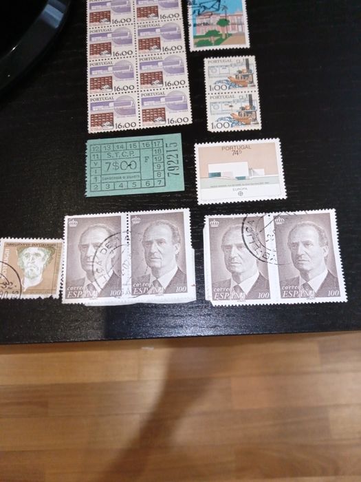 Selos e bilhete antigo.