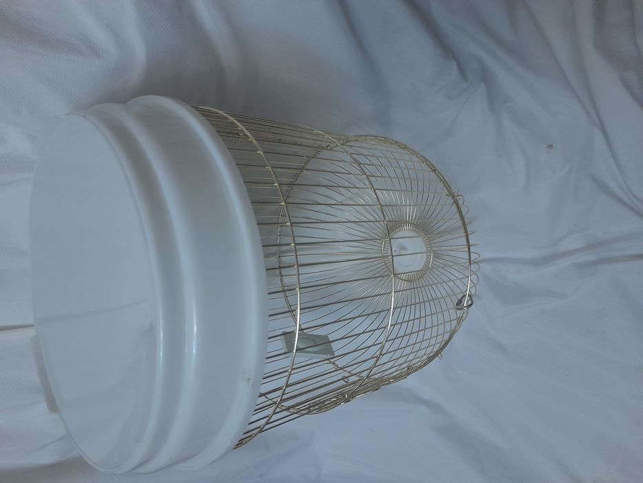 Клетка  среднего размера для птиц и попугаев