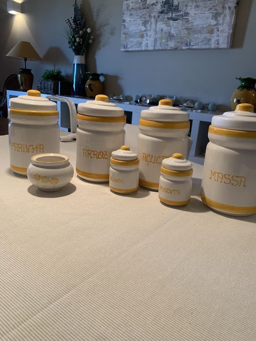 Conj 11 peças. 4 potes , 2 travessas, jarra pequena, jarra grande em vidro trabalhado, patinho loiça