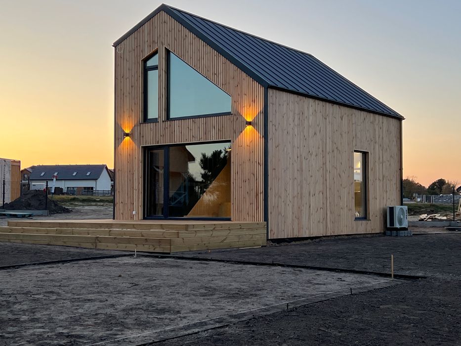 Domek na zgłoszenie całoroczny 40m2 z piętrem, dwie sypialnie