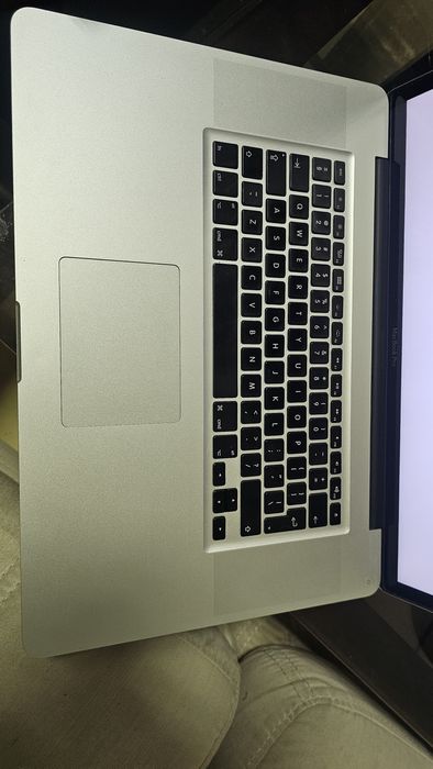 MacBook Pro 17  ssd 1tb 16gb