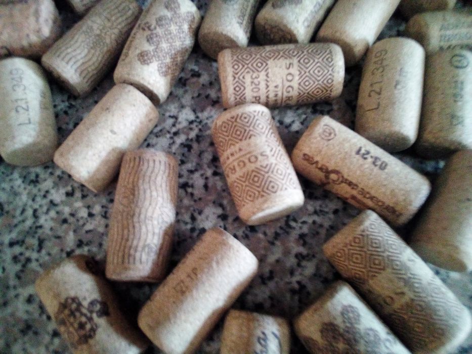 Conjunto de 230 Rolhas de Cortiça