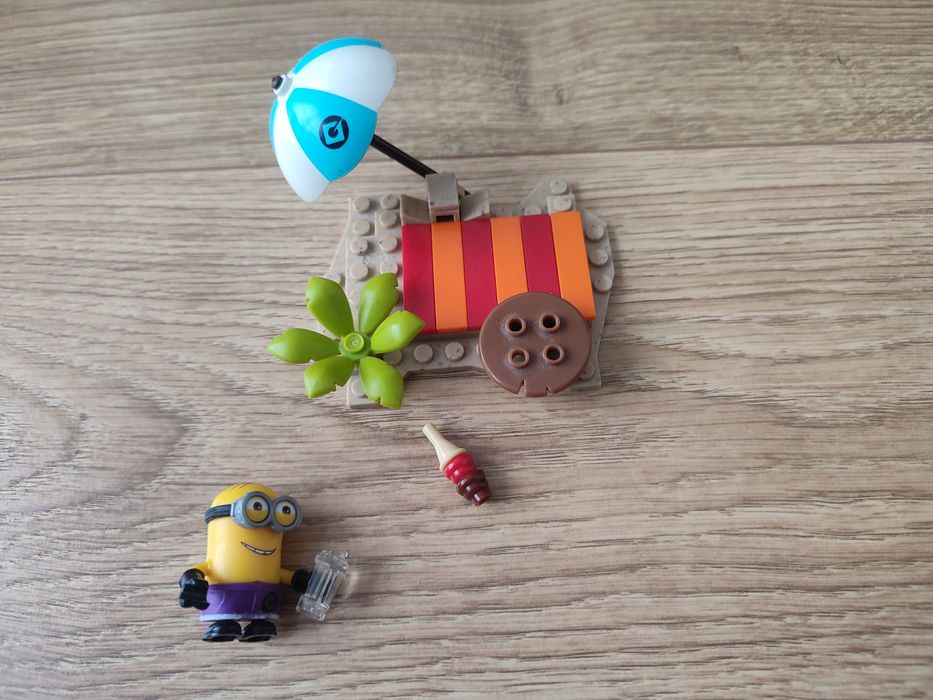 Minionki - klocki Mega bloks - Impreza na plaży nr Cnc74 + figurki