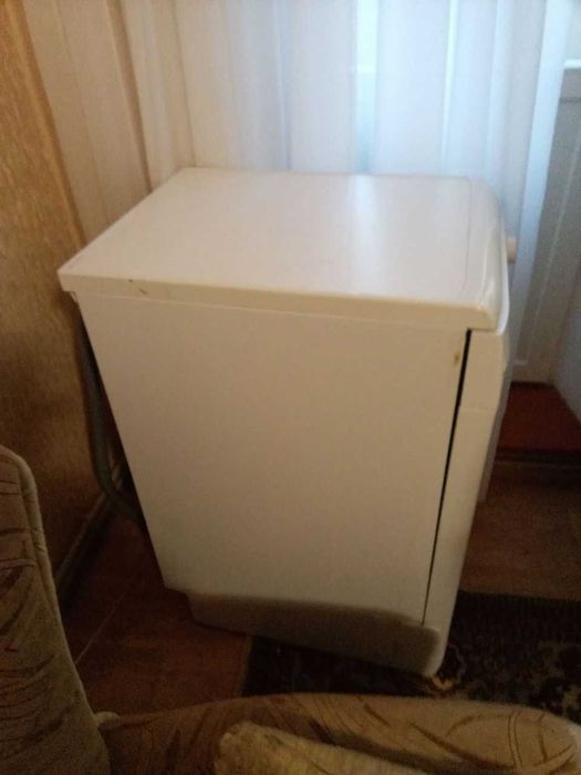 Посудомийна машина Indesit DSR 15B1 б/у у робочому стані