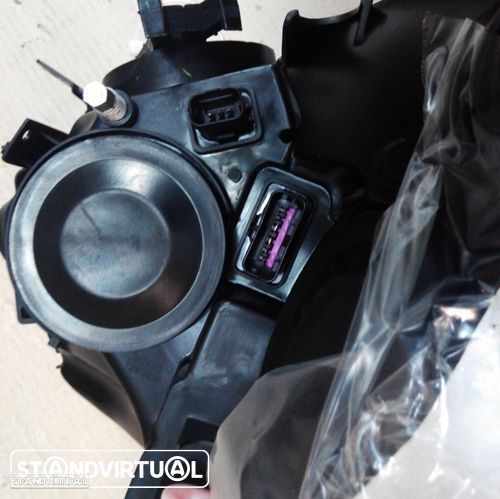 Farol Renault Clio modelo: 2012 até 2016 novo