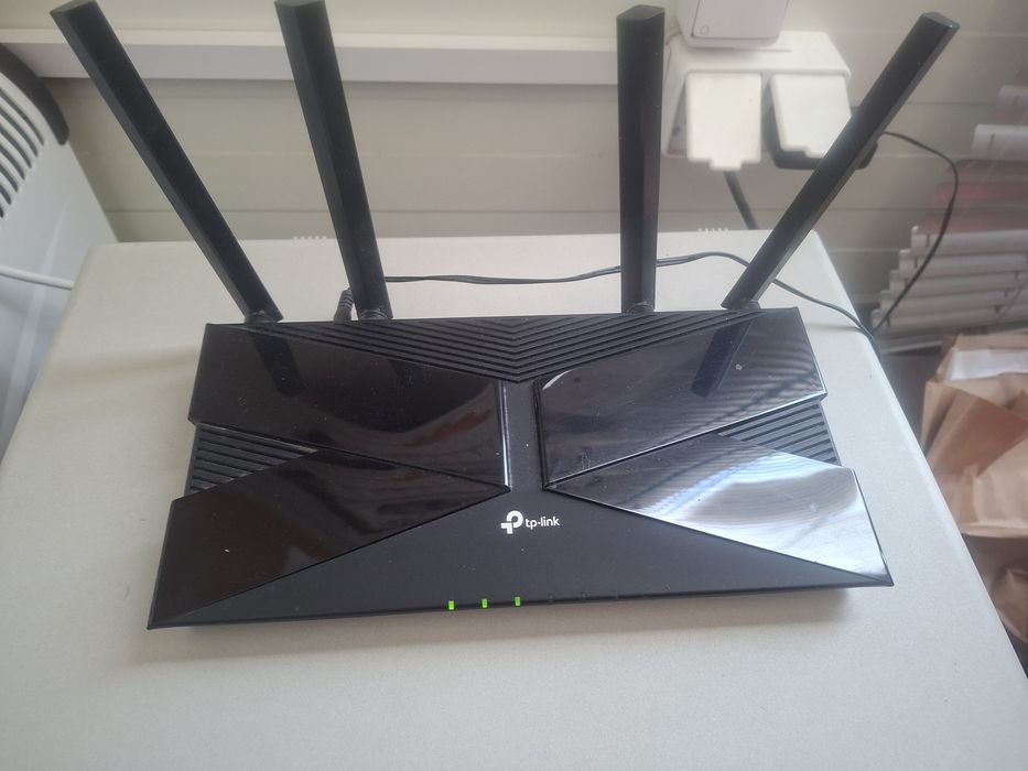 Router tp-link Archer AX1500.
