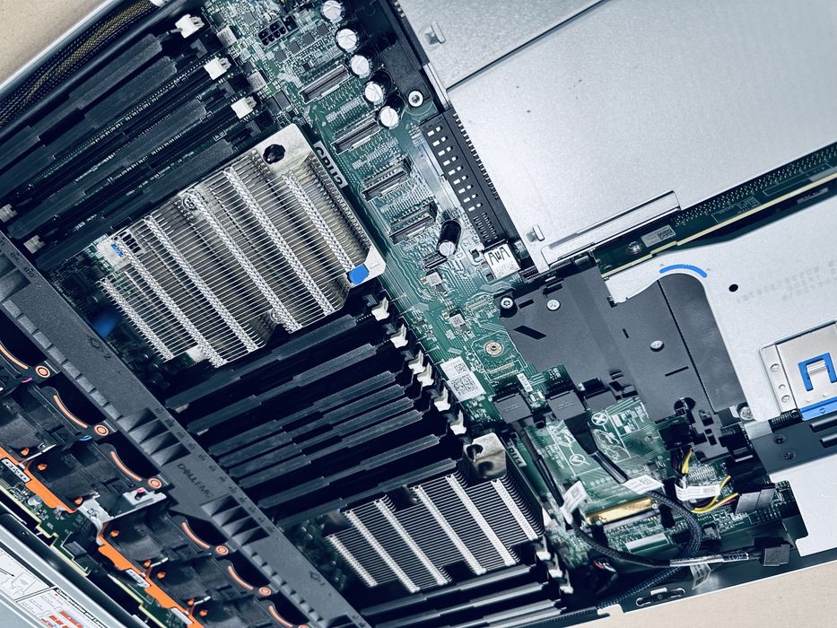 DELL Poweredge R640 4LFF + 2SFF