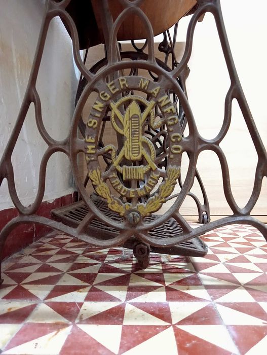 Máquina de costura Singer 
Modelo: 27K 
Ano: 1904