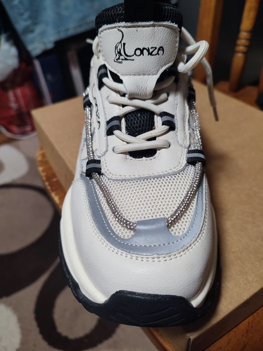 Продам новые кожаные кроссовки фирмы Lonza