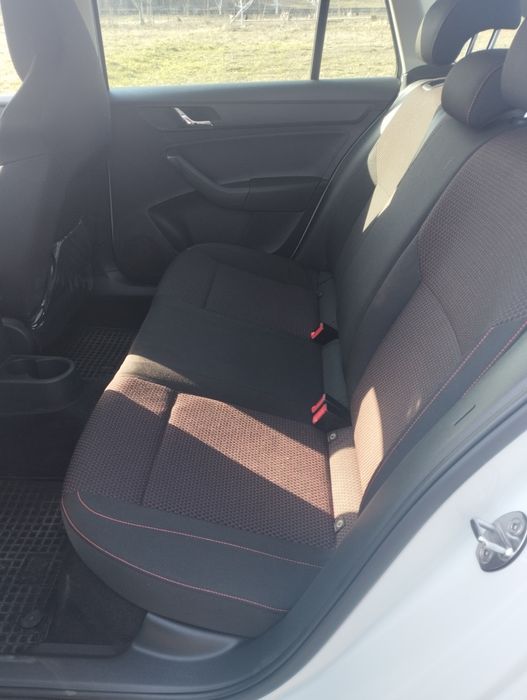 Продам автомобіль skoda rapid 2015 року. 1.6 дизель. 90к.с.