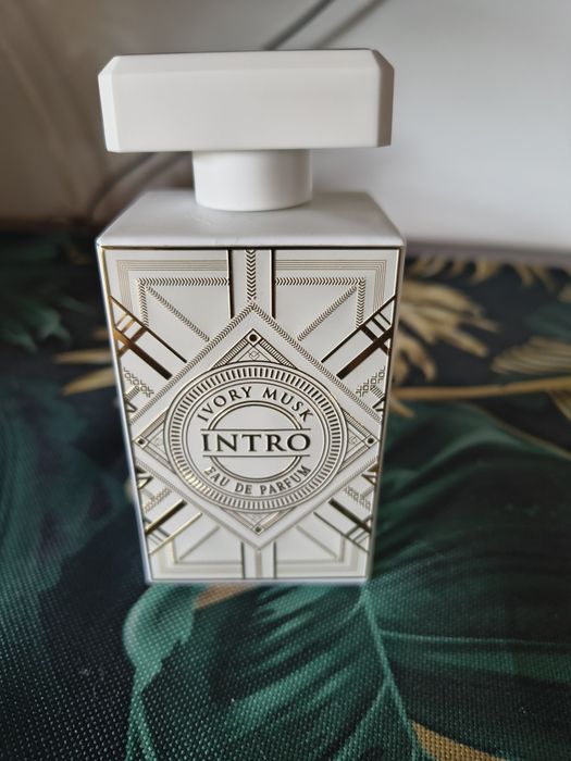 Paris corner obory musk