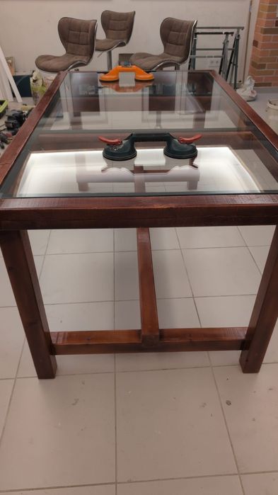 Mesa à venda com vidro