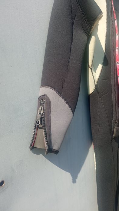 мокрый костюм для дайвинга р 48-50.рост 160- 170