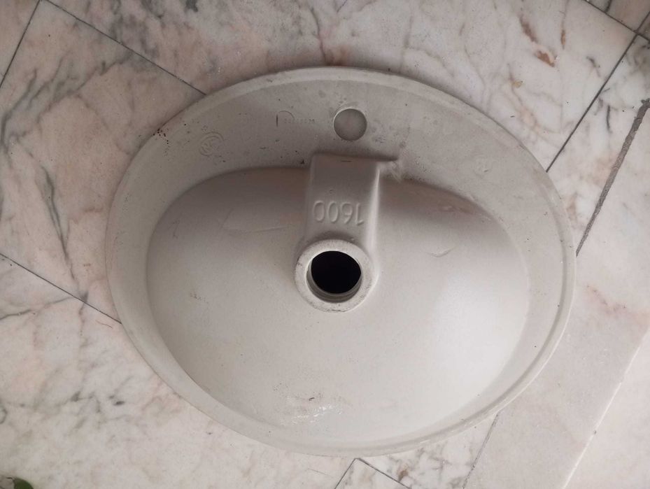 lavatórios brancos de embutir por cima em MóveL Mod.Accua banho 55x46