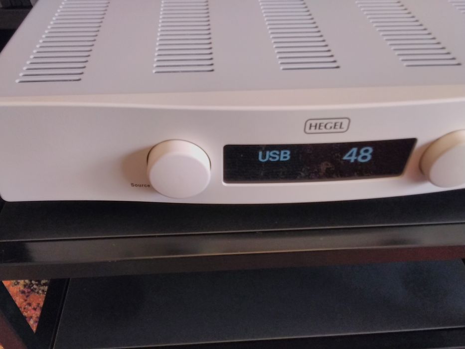 Amplificador HEGEL ROST C/ Novo