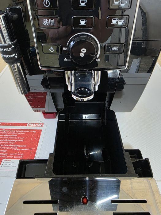 Кофемашина delonghi.