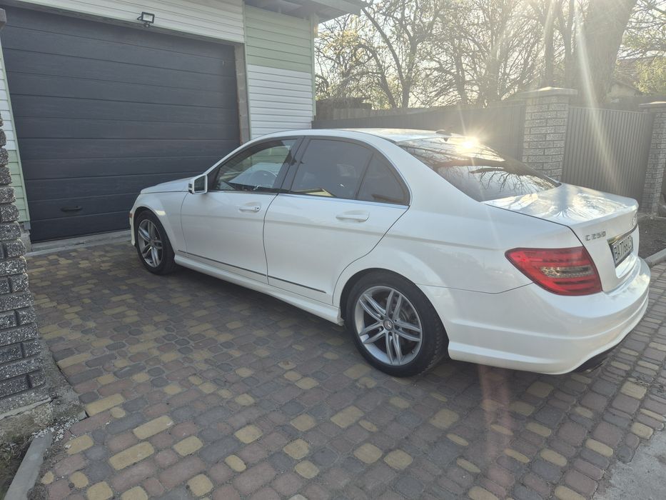 Mercedes-Benz C-Class 2014 VIN WDDGF4HB6EA959629 фото оголошення 4 з 8