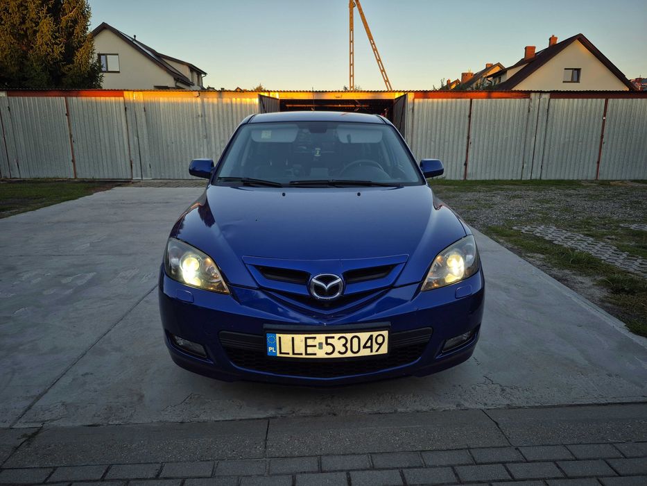 Samochód auto Mazda