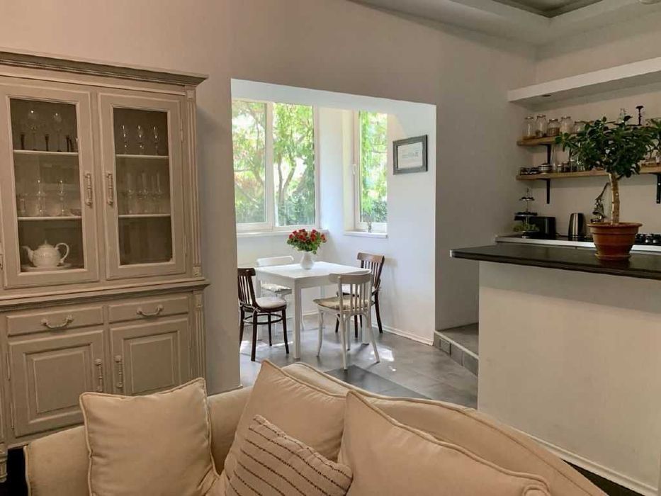 Дом новой постройки на 6 сотках, два входа, капитальный ремонт