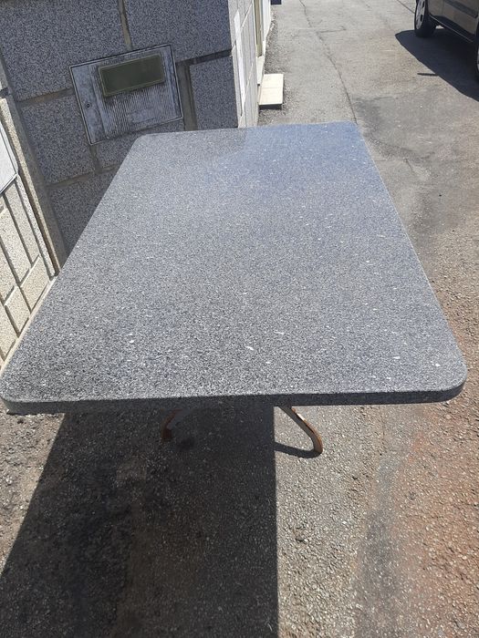 Mesa Em Pedra Polida de Granito