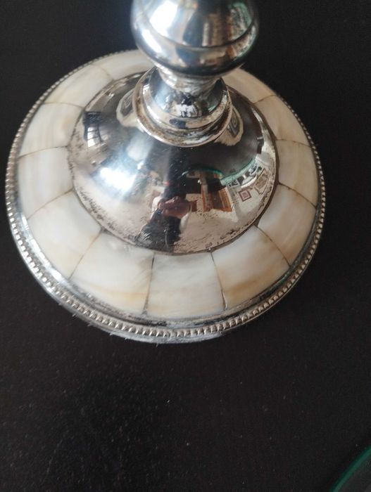 Prato de bolo com suporte muito antigo.