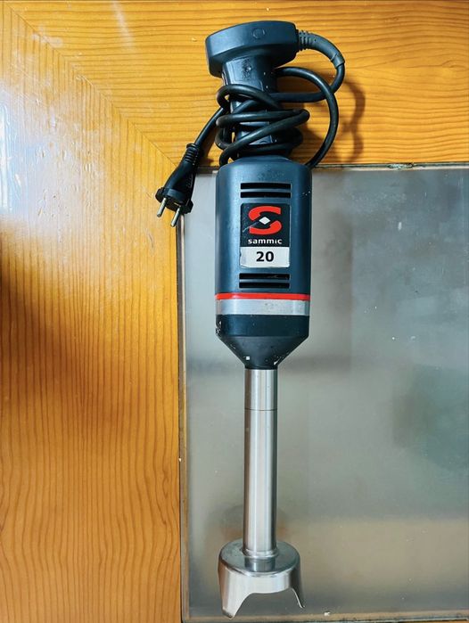 Freezer vertical e utensilios