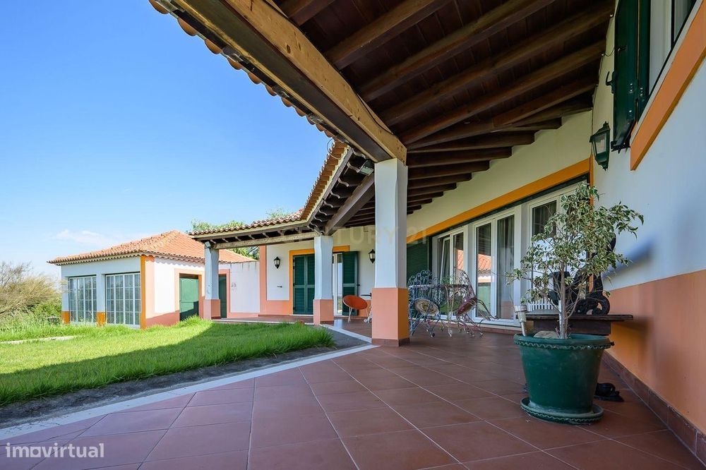 Moradia de sonho com Piscina, 7 Divisões e com Terreno 8461 m2  – Exce