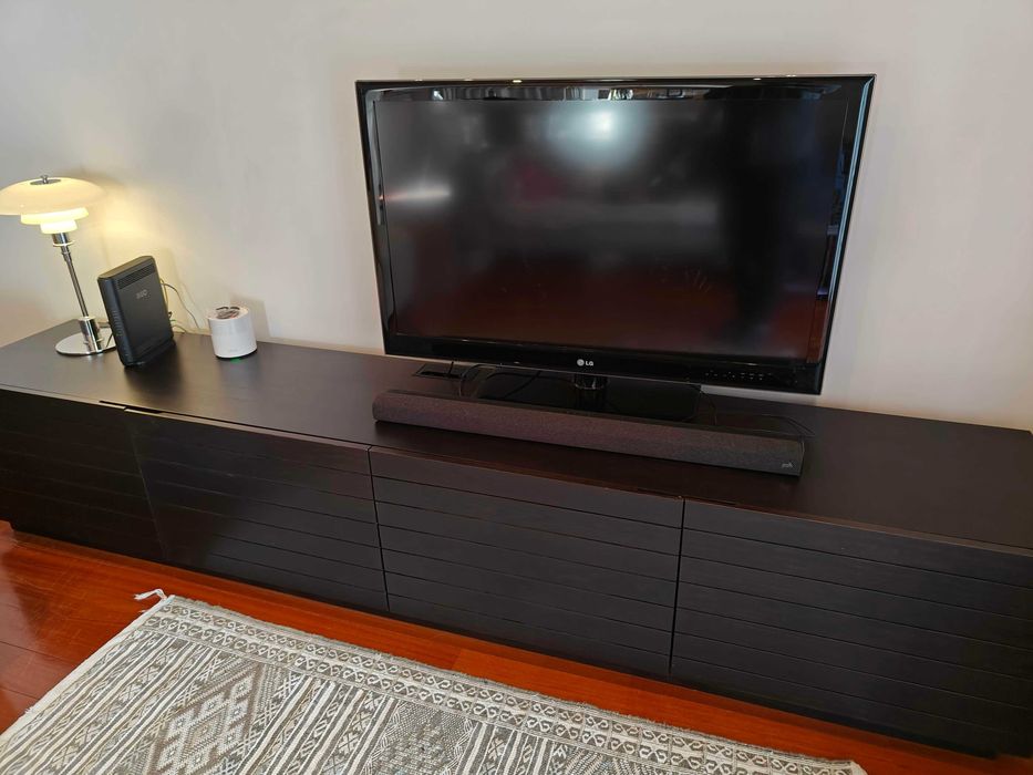 Móvel de TV em Pinho Maciço Castanho Chocolate (260 cm) – Excelente Estado