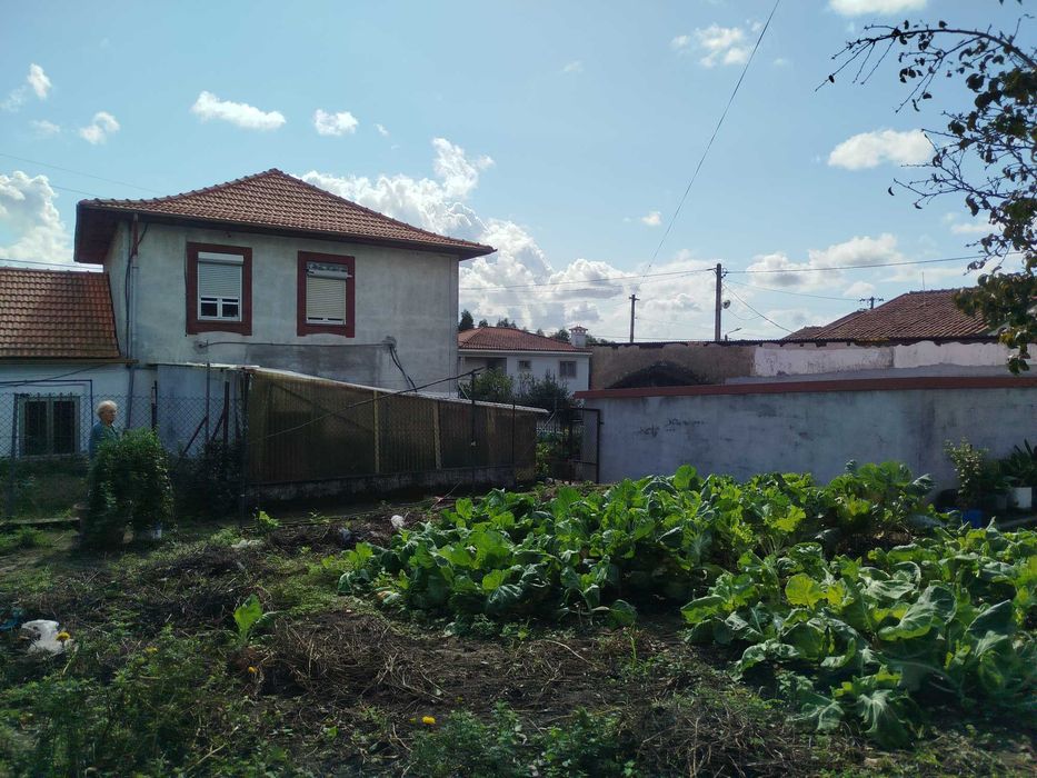 Moradia Bi-Familiar com Elevado Potencial de Investimento