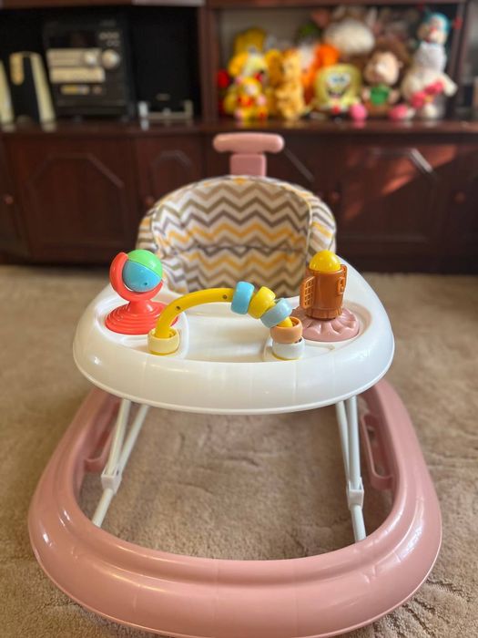 Дитячі ходунки на колесах