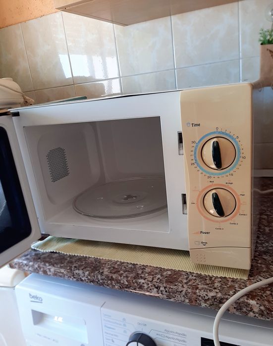 Microondas "Amstrad" - Bom Estado