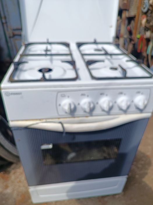 Газовая плита Indesit 4 х комфорная