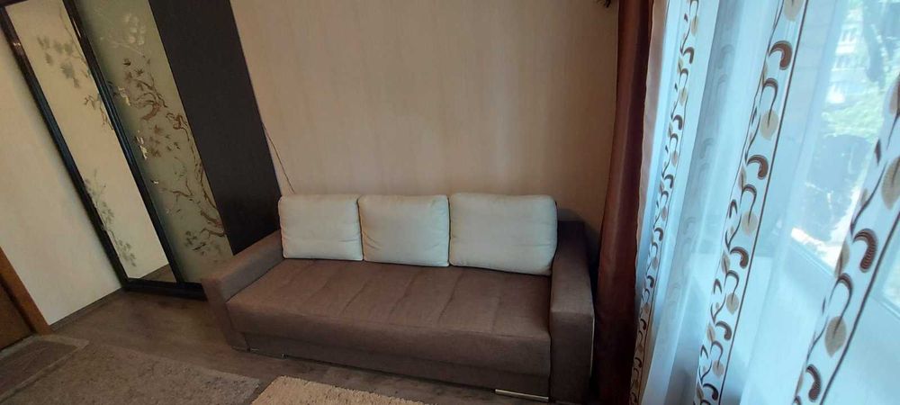Затишна кімната в гуртожитку біля метро Лісова