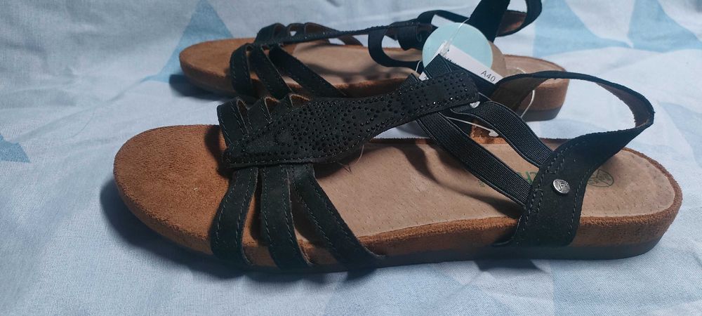 Nowe skórzane sandały damskie 40