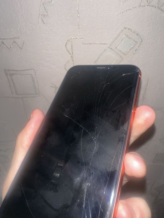 Iphone xr 64 (коралового цвета, батарея 79%)
