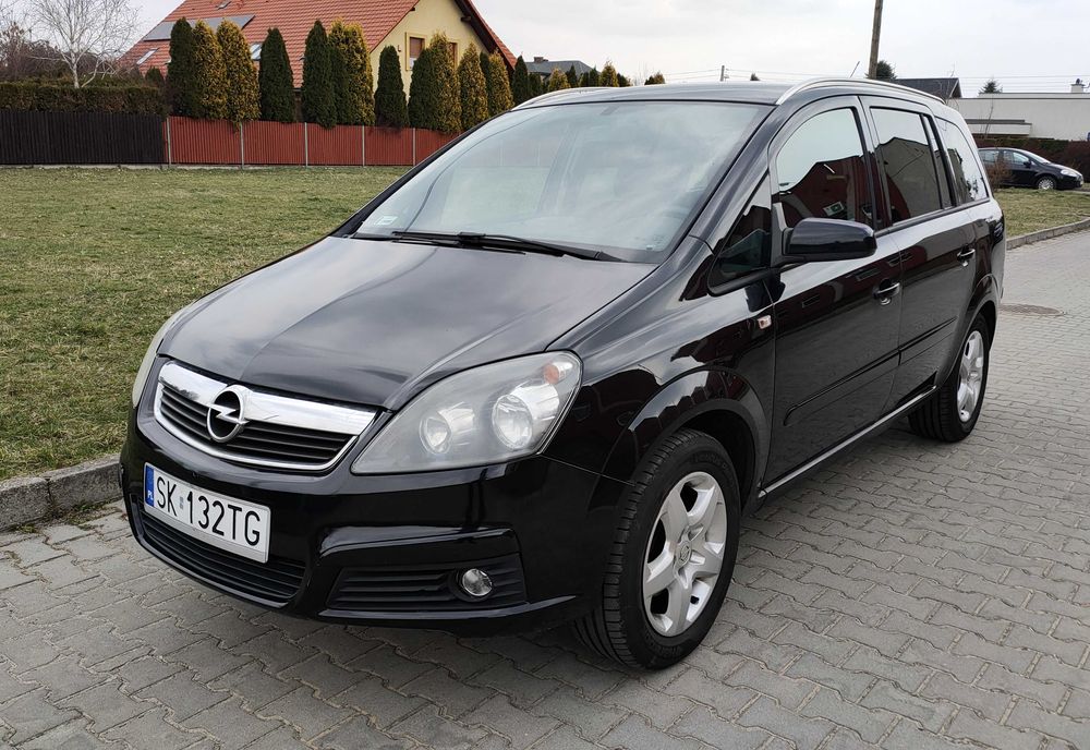 Opel Zafira 7-osobowy, benzyna