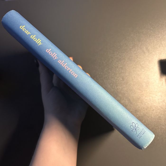 Книга в оригіналі англійською Dear Dolly Dolly Alderton