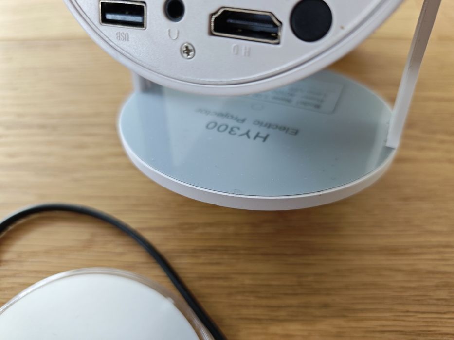 Projektor multimedialny, rzutnik, Smart TV HY300