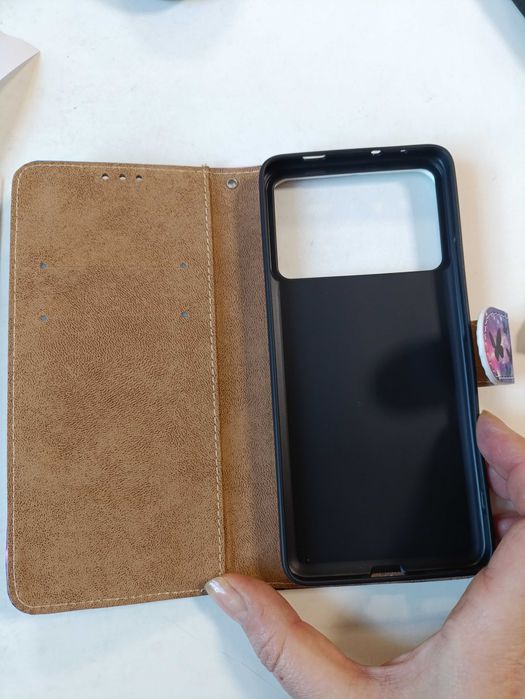 Чехол книжка на Poco x6 pro котик лове метеликів