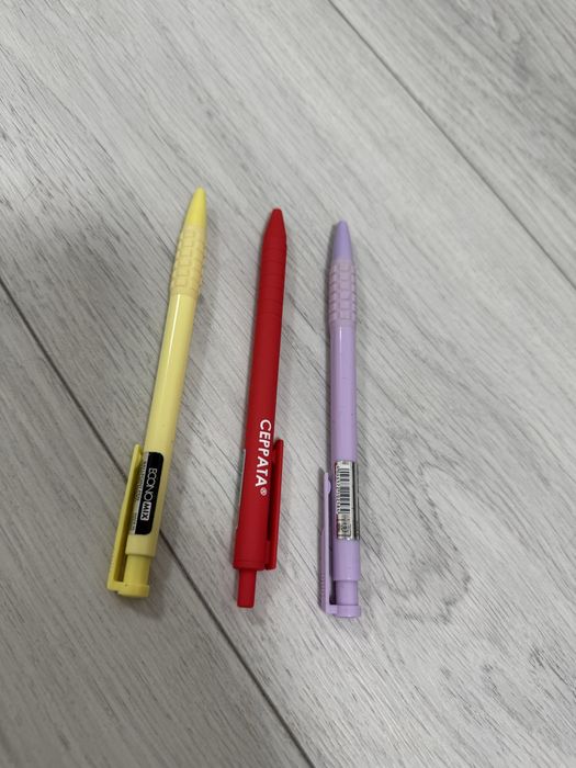 Шариковые ручки для письма